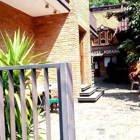 Romana Boutique Boekarest Buitenkant foto