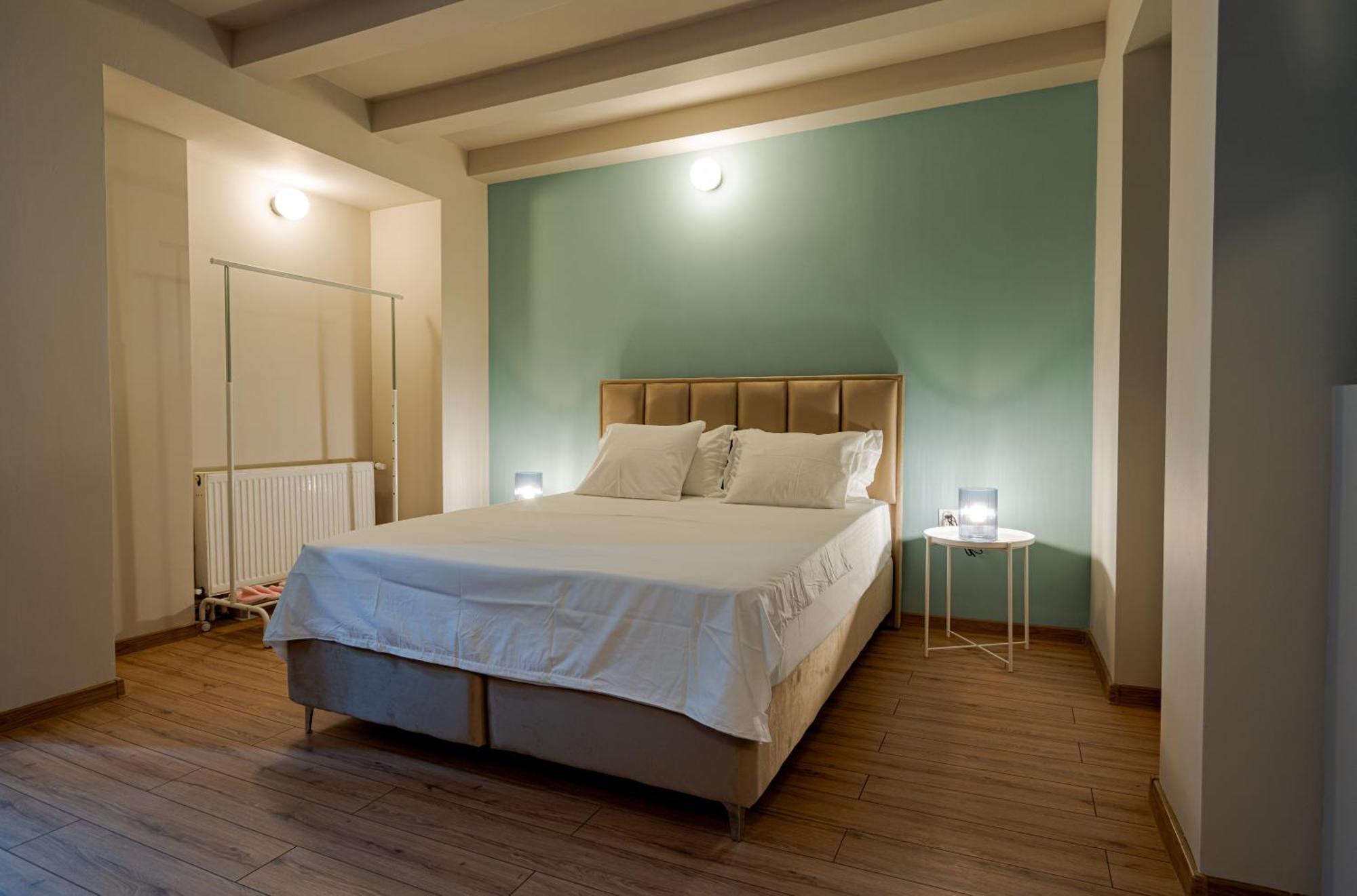 Romana Boutique Boekarest Buitenkant foto