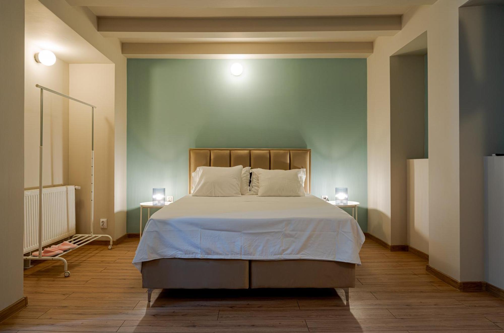 Romana Boutique Boekarest Buitenkant foto