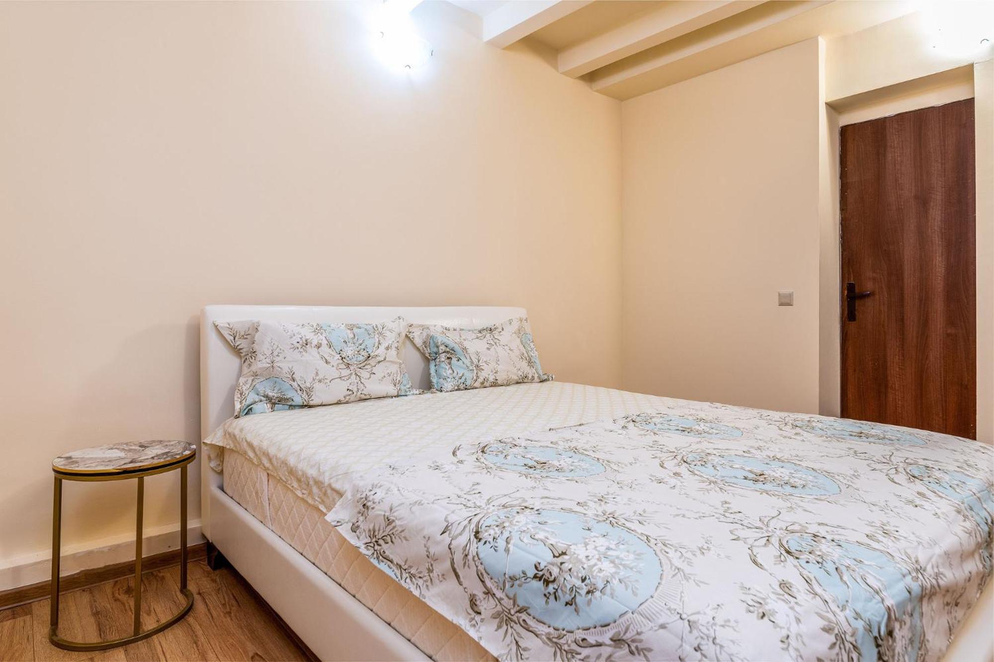 Romana Boutique Boekarest Buitenkant foto
