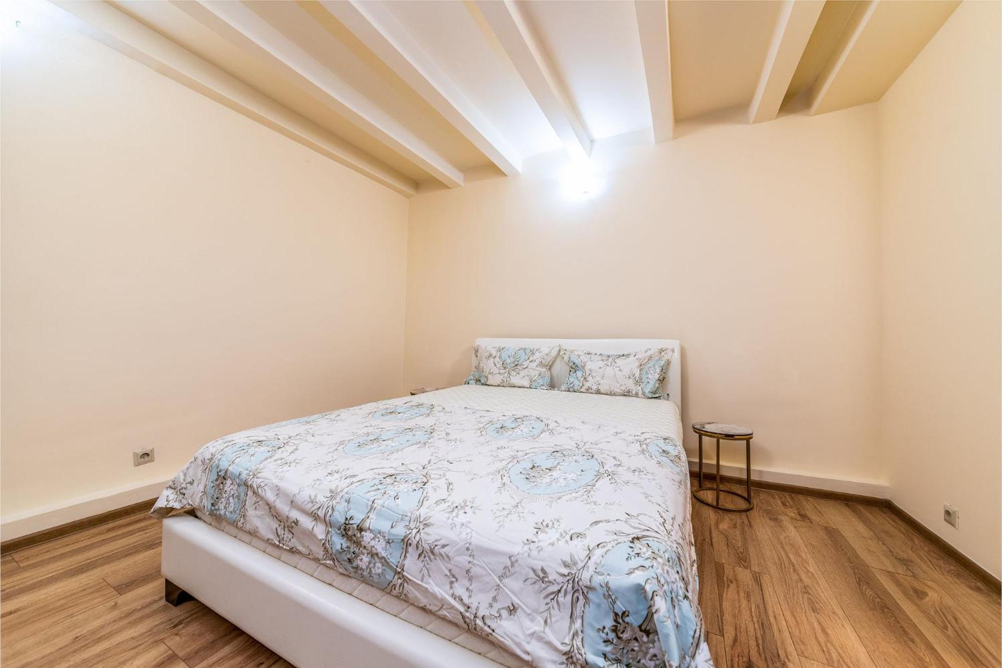 Romana Boutique Boekarest Buitenkant foto