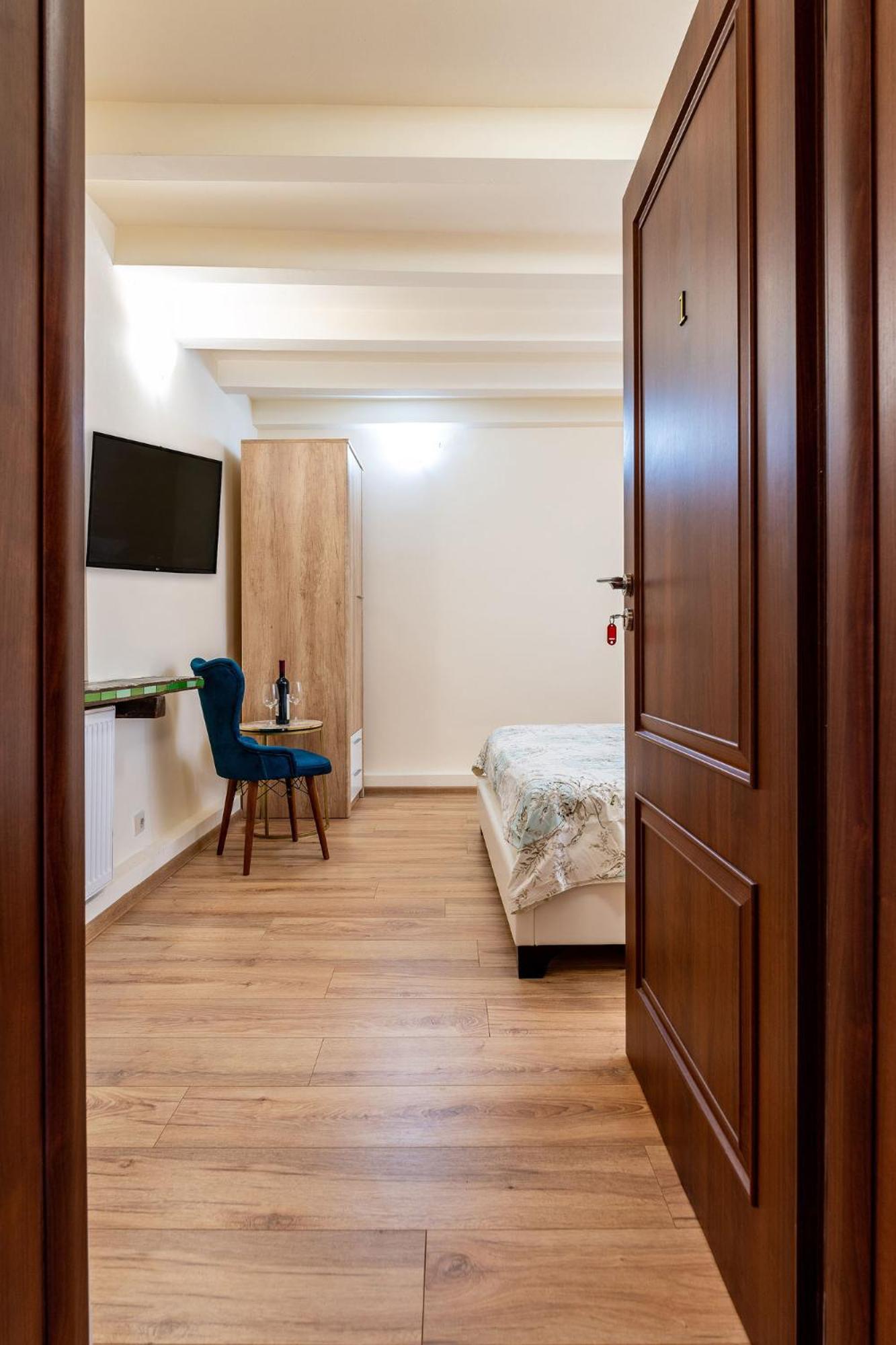 Romana Boutique Boekarest Buitenkant foto
