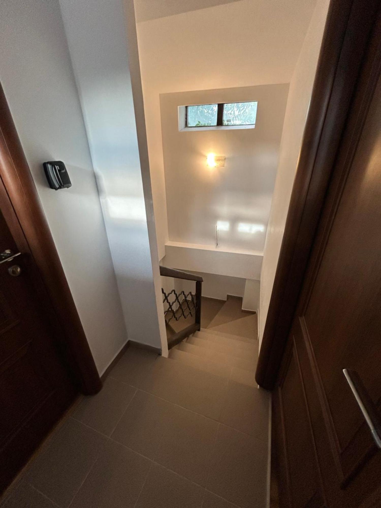 Romana Boutique Boekarest Buitenkant foto