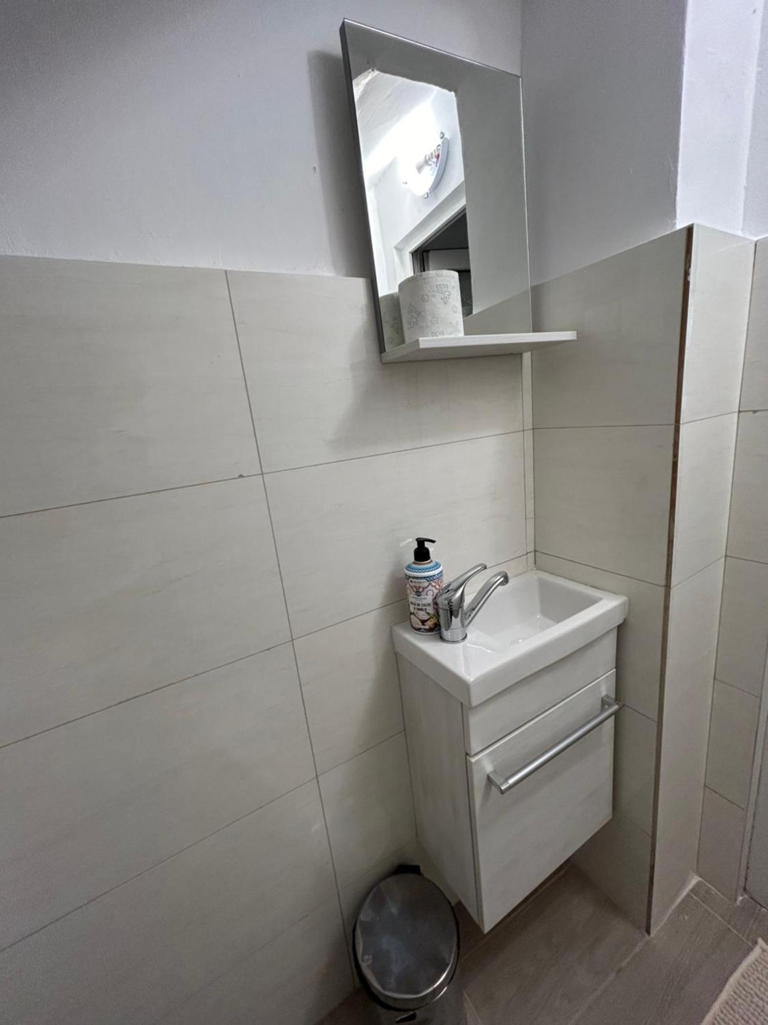 Romana Boutique Boekarest Buitenkant foto
