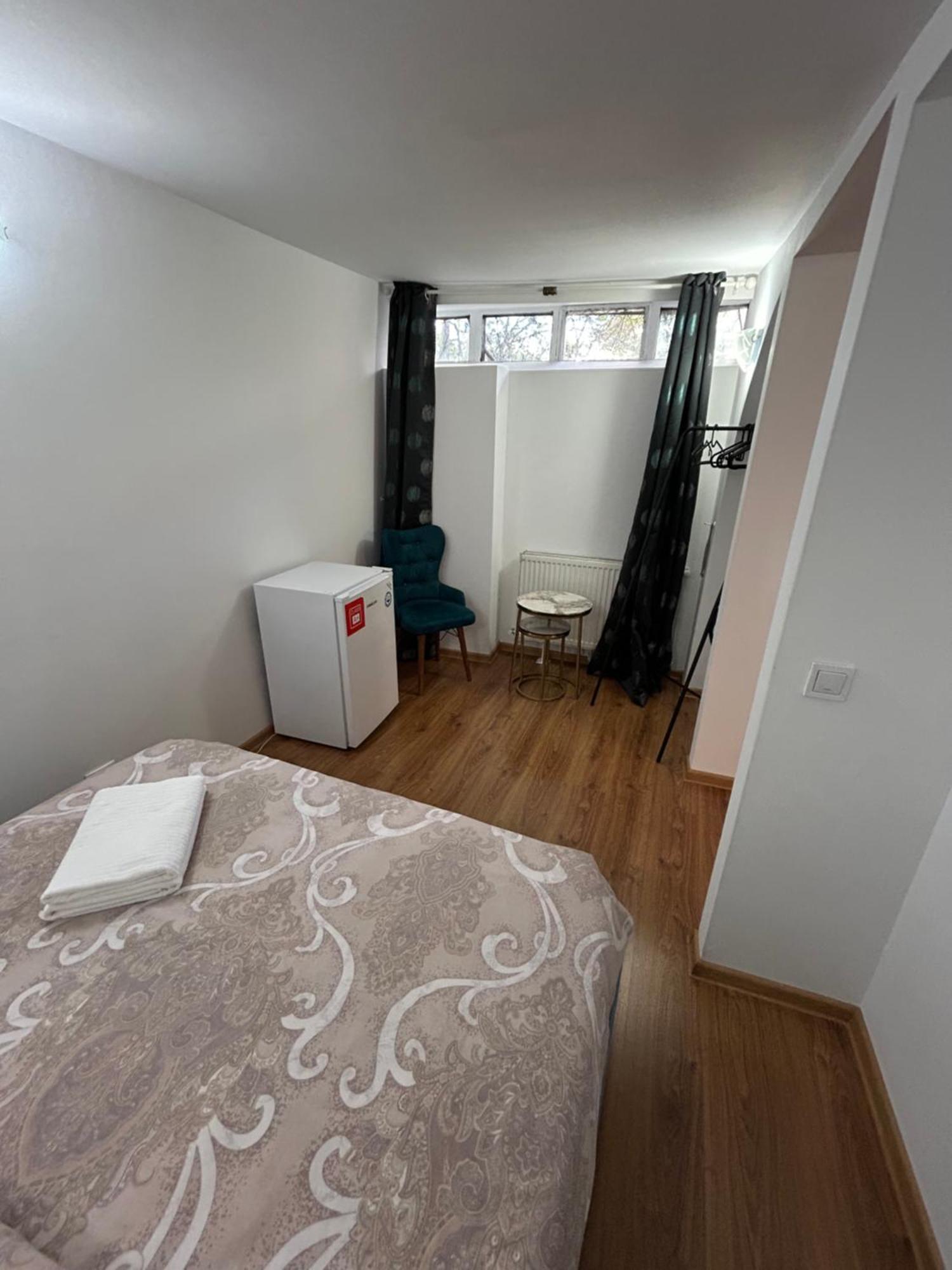 Romana Boutique Boekarest Buitenkant foto