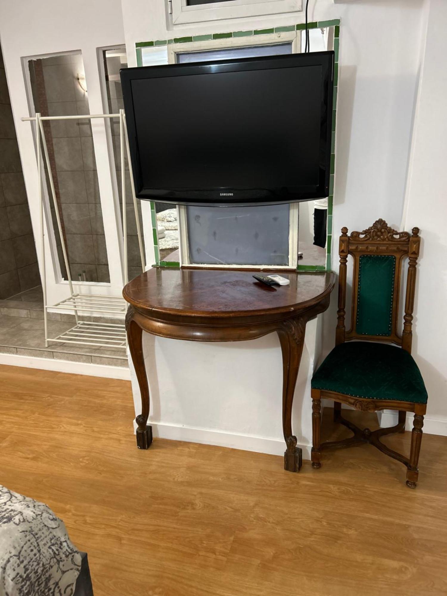 Romana Boutique Boekarest Buitenkant foto