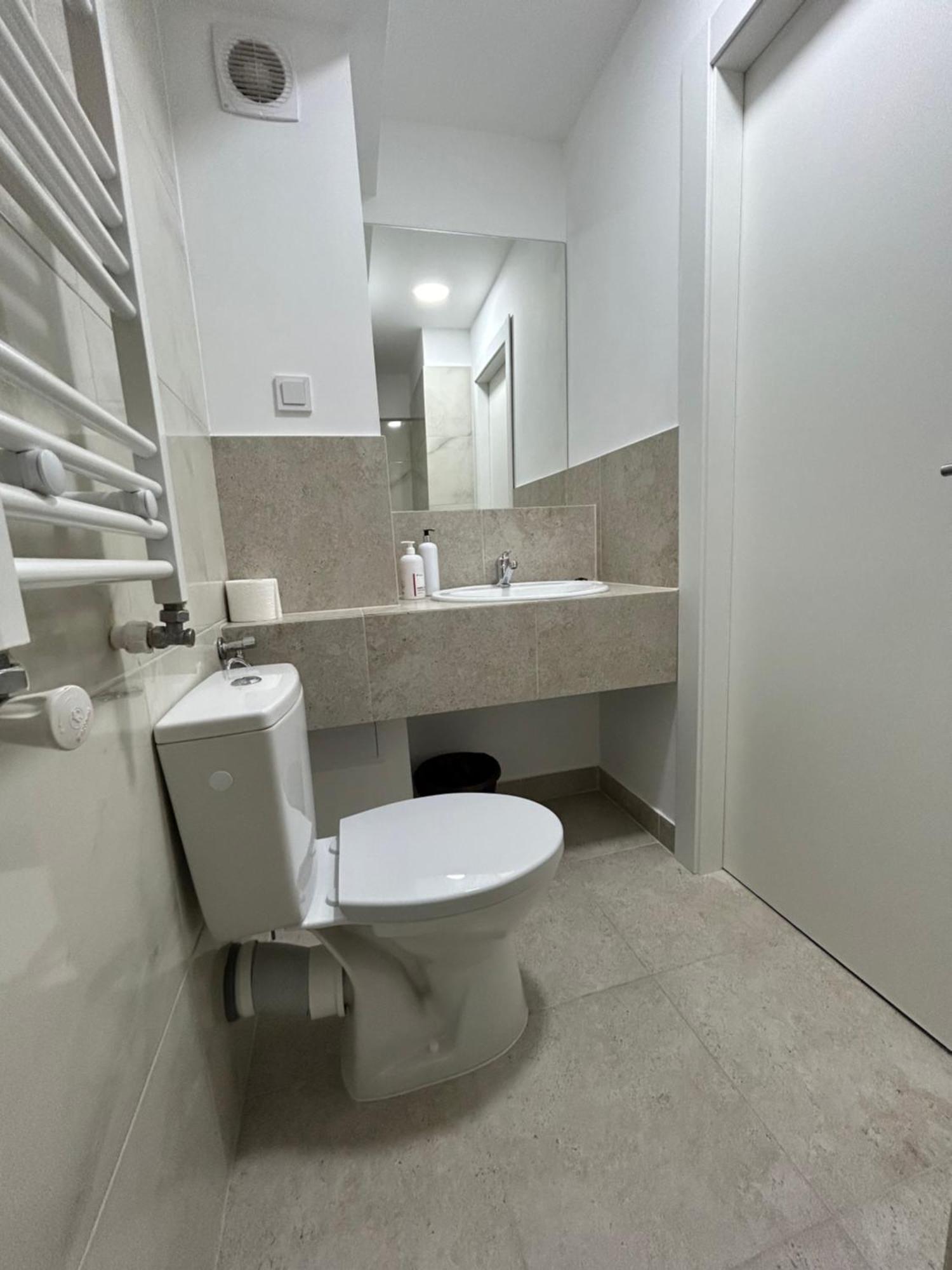Romana Boutique Boekarest Buitenkant foto