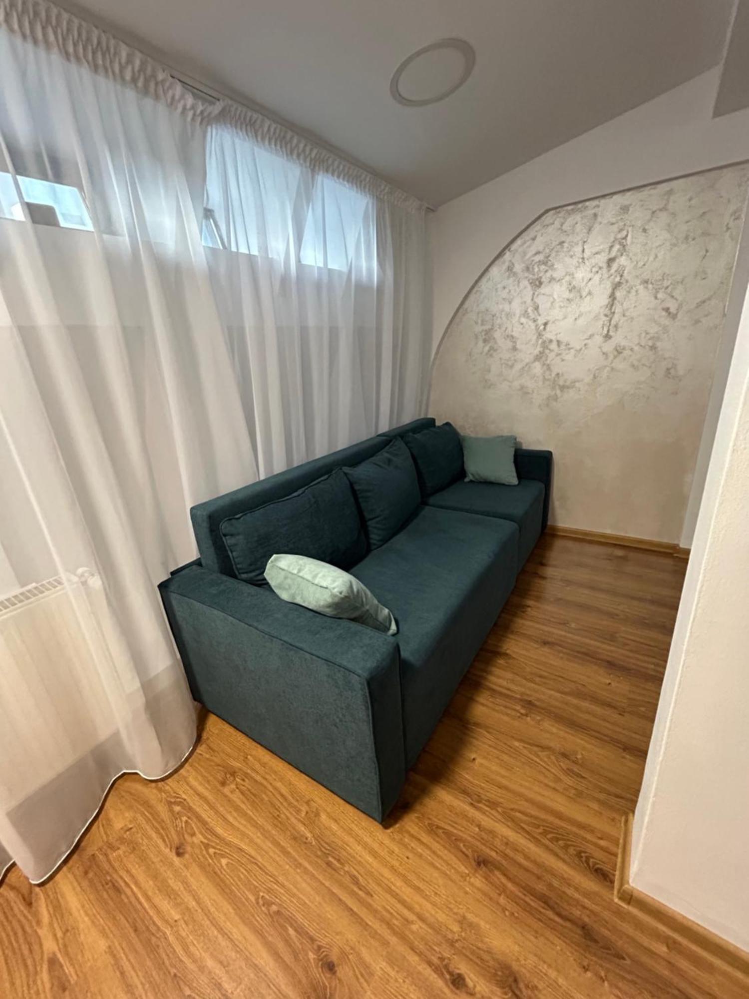 Romana Boutique Boekarest Buitenkant foto