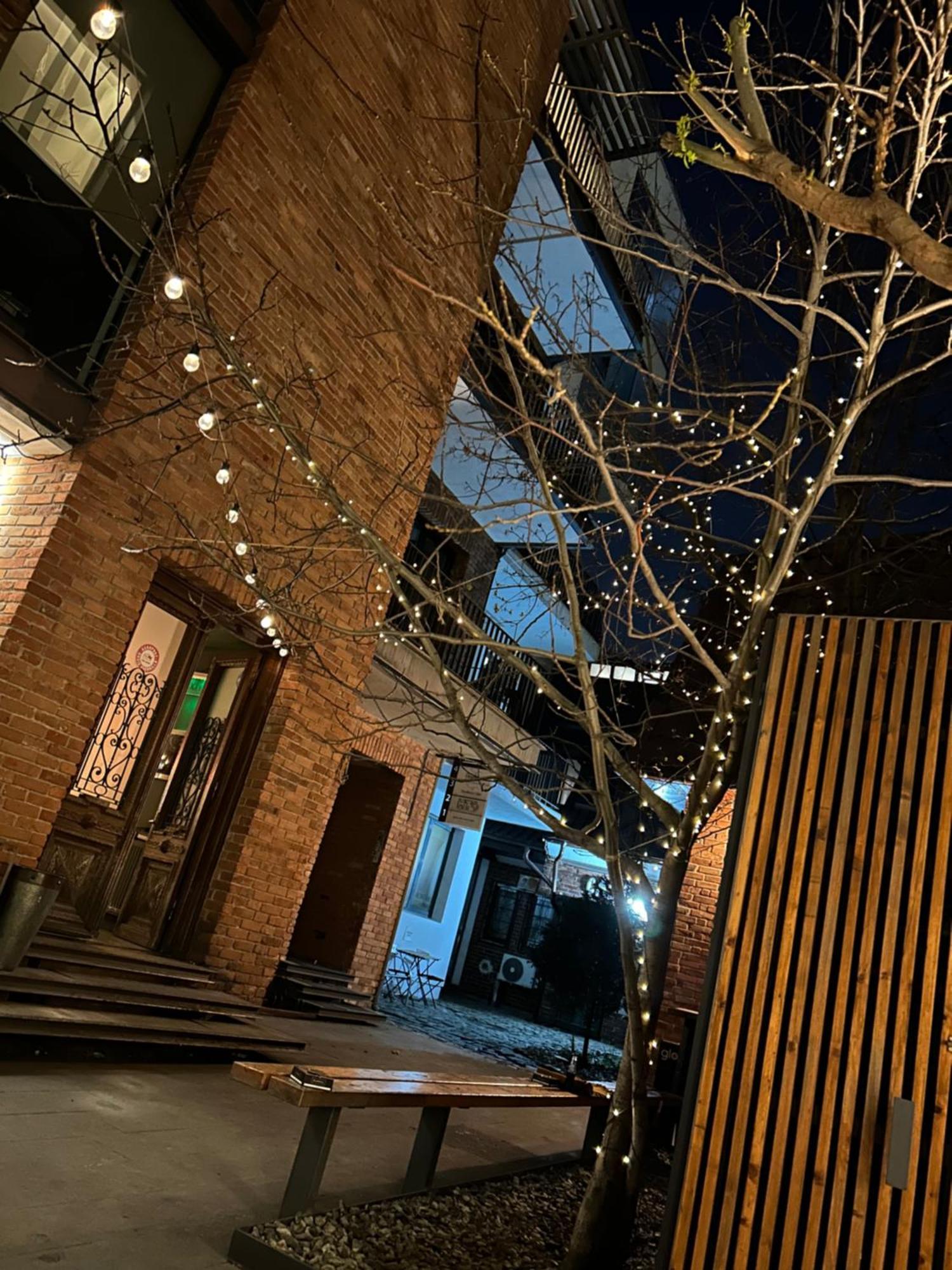 Romana Boutique Boekarest Buitenkant foto