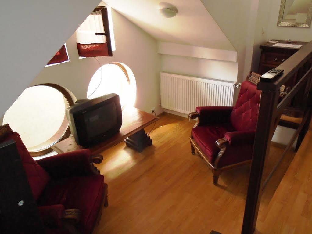 Romana Boutique Boekarest Buitenkant foto